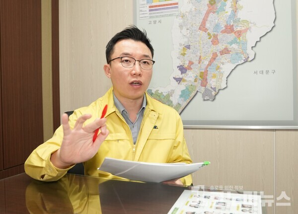 서울시 은평구 양기열 의원이 1인 가구에 대해 설명하고 있다./ 사진=1코노미뉴스
