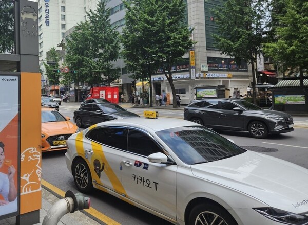 현대자동차가 7세대 쏘나타(LF) 택시를 단종키로 하면서 택시 사업자들의 반발이 거세다. 자료사진은 기사와 무관./ 사진 = 1코노미뉴스