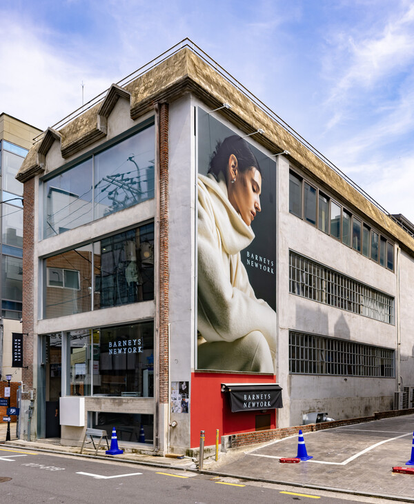 CJ ENM은 미국의 고급 백화점 이름을 딴 자체 브랜드 '바니스 뉴욕'을 론칭하고 프리미엄 패션 시장을 공략한다. 서울 강남구 가로수길에 들어선 CJ ENM의 바니스 뉴욕 론칭 행사장./ 사진 = CJ ENM