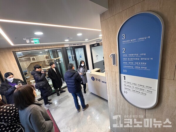 13일 개최한 동대문 동물 복지센터를 방문한 사람들./사진=1코노미뉴스