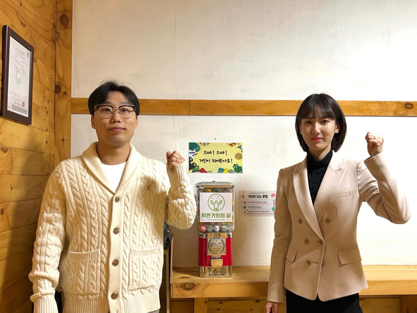 (왼쪽부터) 은둔형 외톨이 지원센터 '작은거인의 꿈' 김홍일 멘토, 이승혜 멘토의 모습./사진=작은거인의 꿈