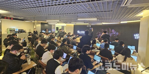 지난 25일 하이브IM이 서울 논현동 한 PC방에서 '별이되어라2: 베다의 기사들' 미디어 시연회를 개최했다. / 사진 = 1코노미뉴스