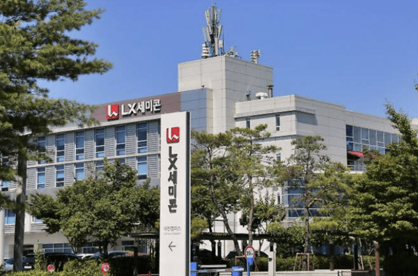 밸류업 역행한 LX세미콘...이윤태號 신사업 성과 언제? - 뉴스 썸네일 이미지