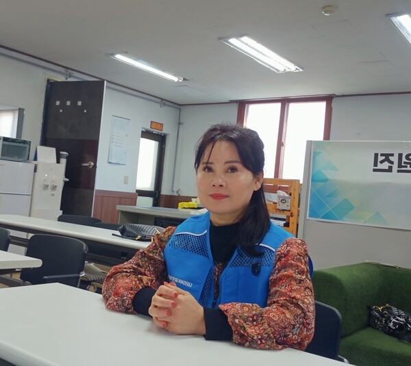 탈북민 1인 가구 이신우(50) 씨는 심각한 우울증을 앓고 있었지만, 봉사활동을 통해 극복하고 있다고 말한다./사진=1코노미뉴스