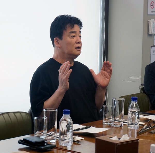 백종원 대표가 지난 5월 13일 간담회에서 입장을 표명하고 있다./ 사진 = 더본코리아